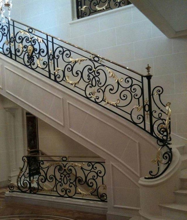 Cầu thang sắt nghệ thuật phù hợp với mọi không gian của ngôi nhà